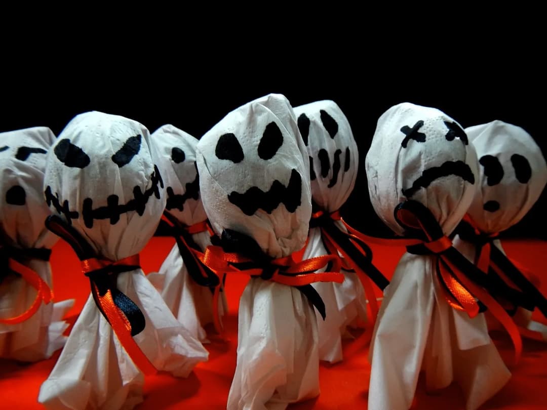 Jak łatwo zrobić strój ducha dla dzieci – prosty sposób na Halloween