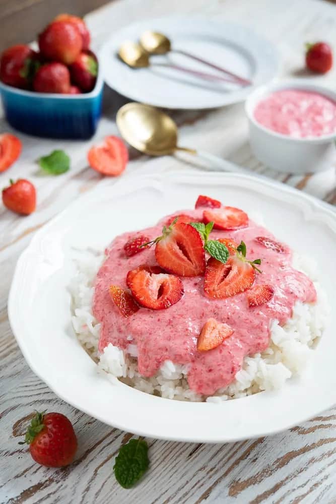 Prosty przepis na ryż z truskawkami jak w przedszkolu – smak dzieciństwa w domu