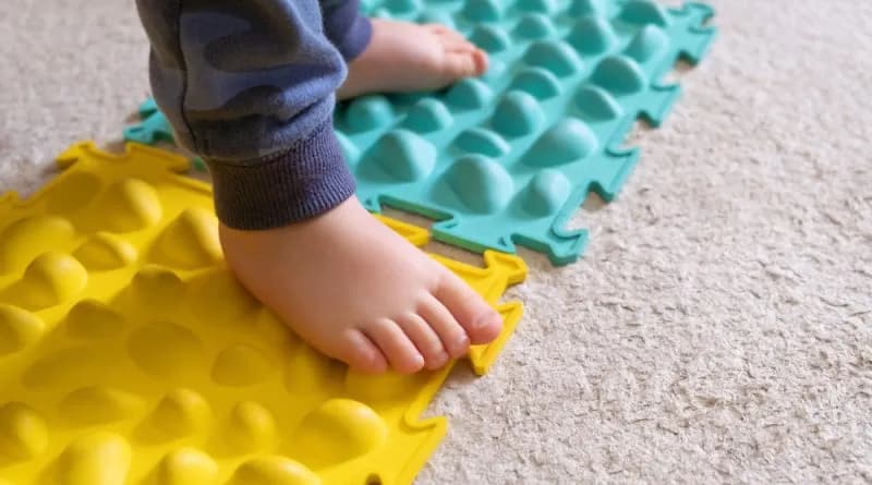 Objawy zaburzeń sensorycznych u niemowląt – jak je rozpoznać i pomóc dziecku