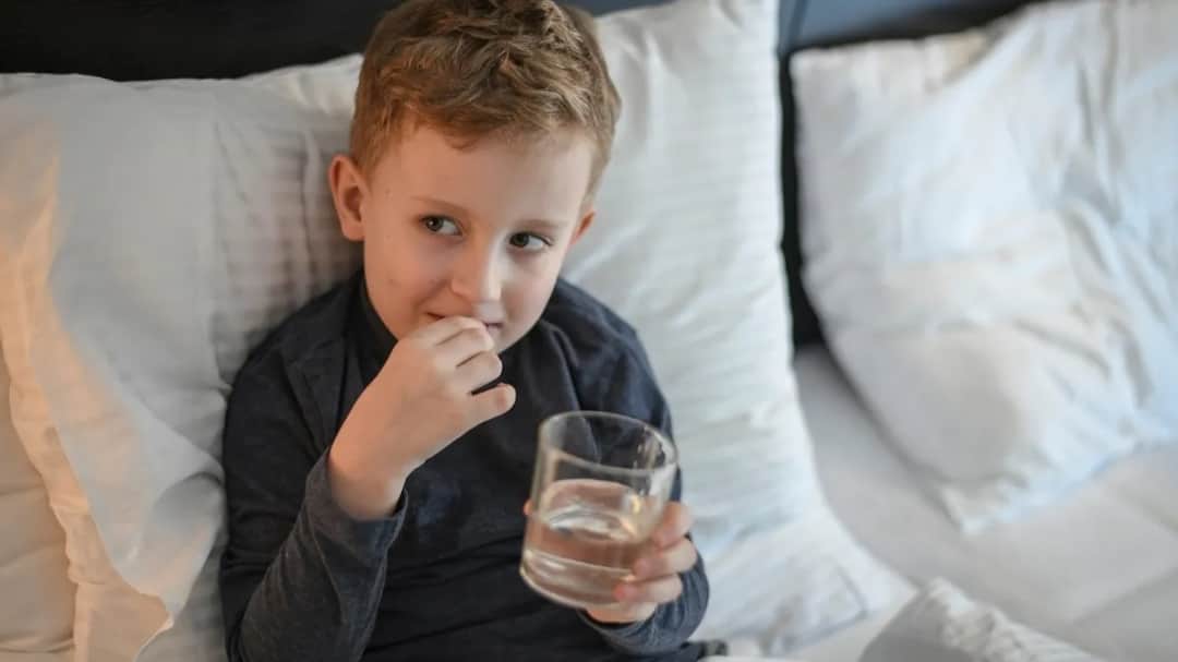 Kiedy dziecko może wrócić do przedszkola po antybiotyku w tabletce? Ważne zasady