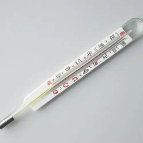 Skuteczne i bezpieczne sposoby na zbijanie temperatury u dziecka – co działa?