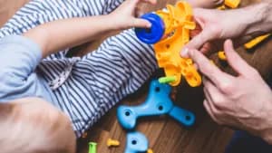 Czym jest rozwój sensoryczny i dlaczego jest kluczowy dla rozwoju dziecka?