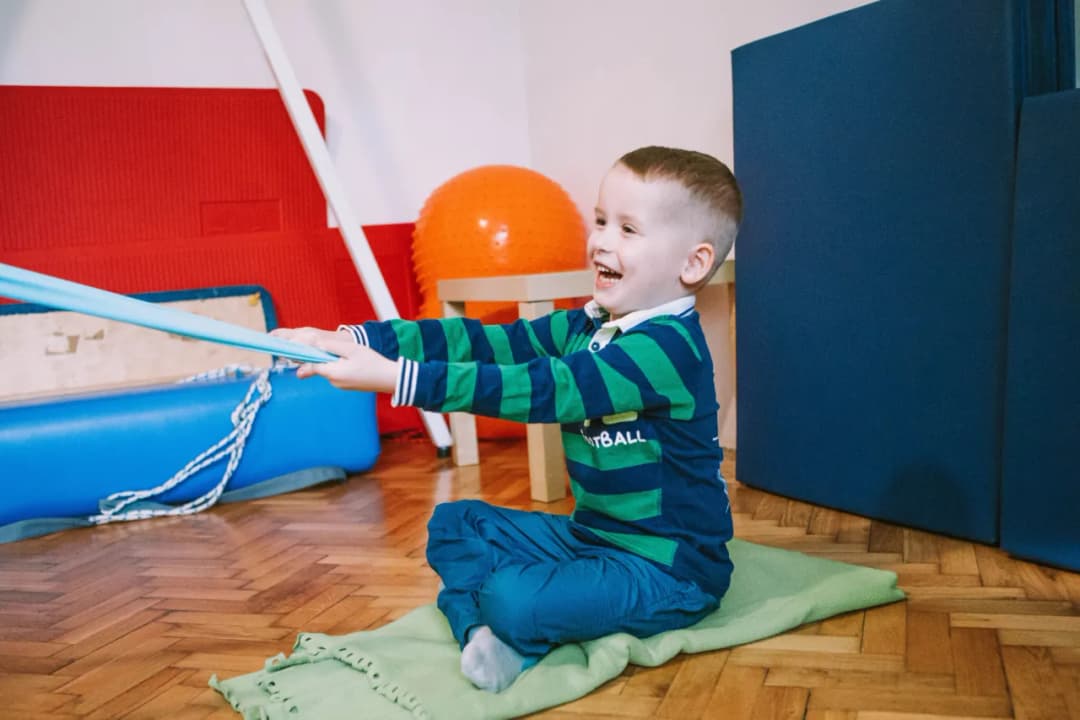 Integracja sensoryczna dla kogo? Kto skorzysta z terapii i jakie korzyści przynosi