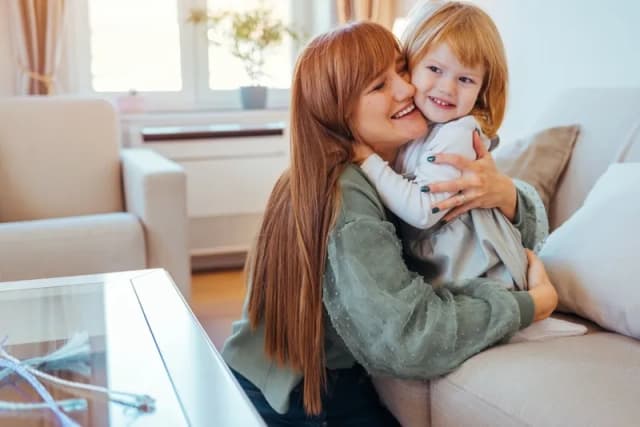 Czy samotna matka może adoptować dziecko? Wszystko, co musisz wiedzieć o adopcji w Polsce